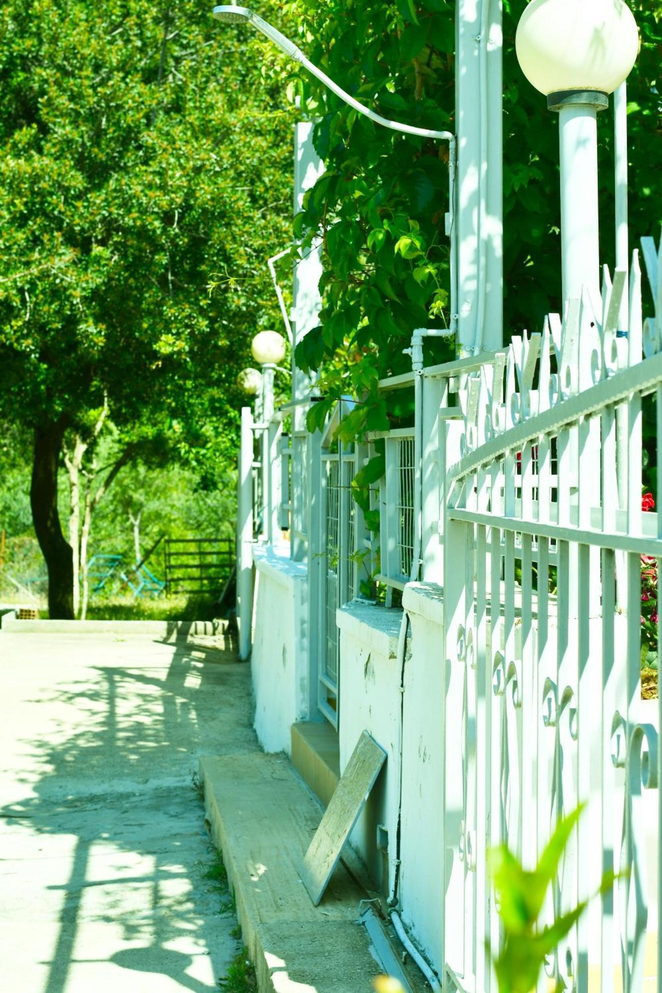 Garden Rooms Himarë Dış mekan fotoğraf