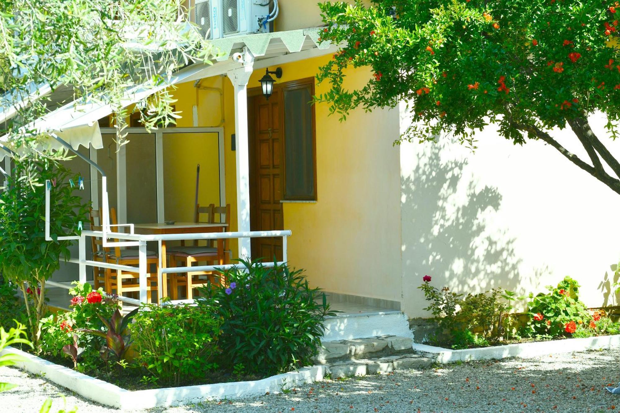 Garden Rooms Himarë Dış mekan fotoğraf
