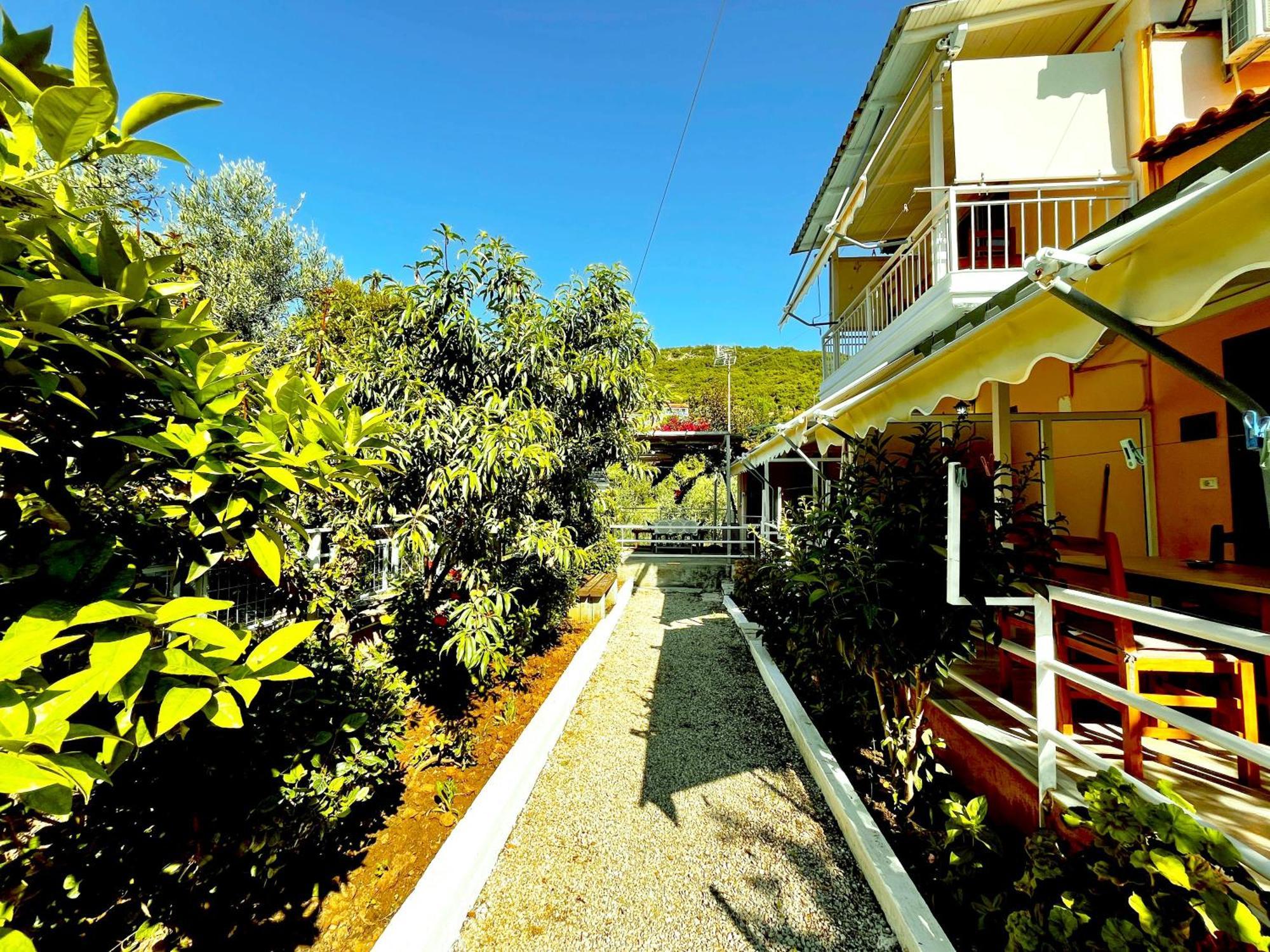 Garden Rooms Himarë Dış mekan fotoğraf